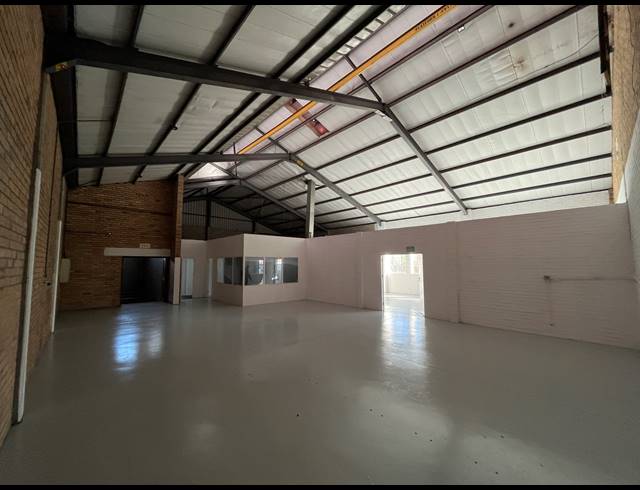 300M² WAREHOUSE TO LET IN MAITLAND